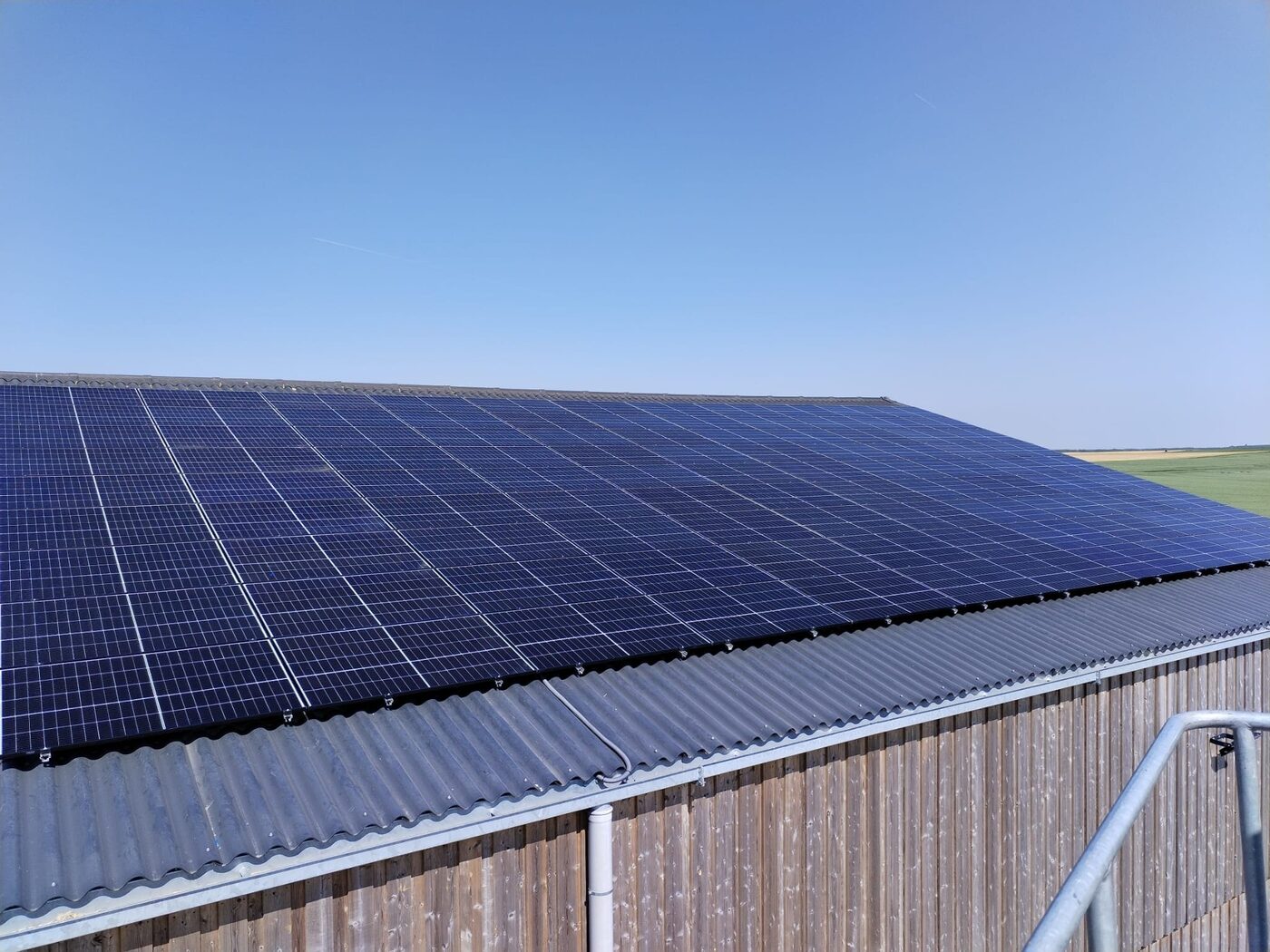 Toit photovoltaïque grand bâtiment — Inotech
